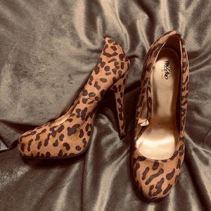 Leopard pumps